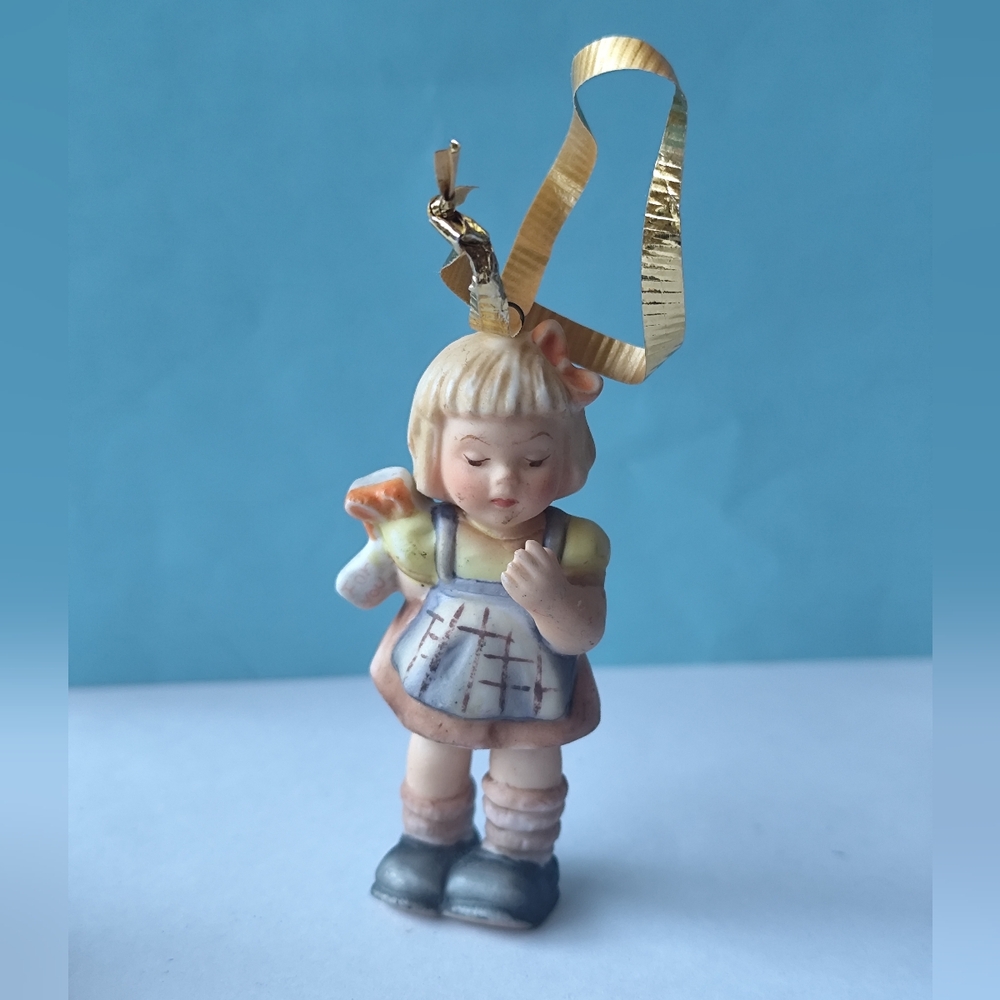 3/$25💙Goebel Hummel Christmas Ornament "SURPRISE FOR YOU" 1997 Berta Hummel